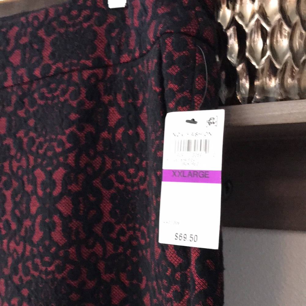 Thalia Sodi pants red & black floral elastic waist, stretch fabric, pock… - Picture 4 of 5